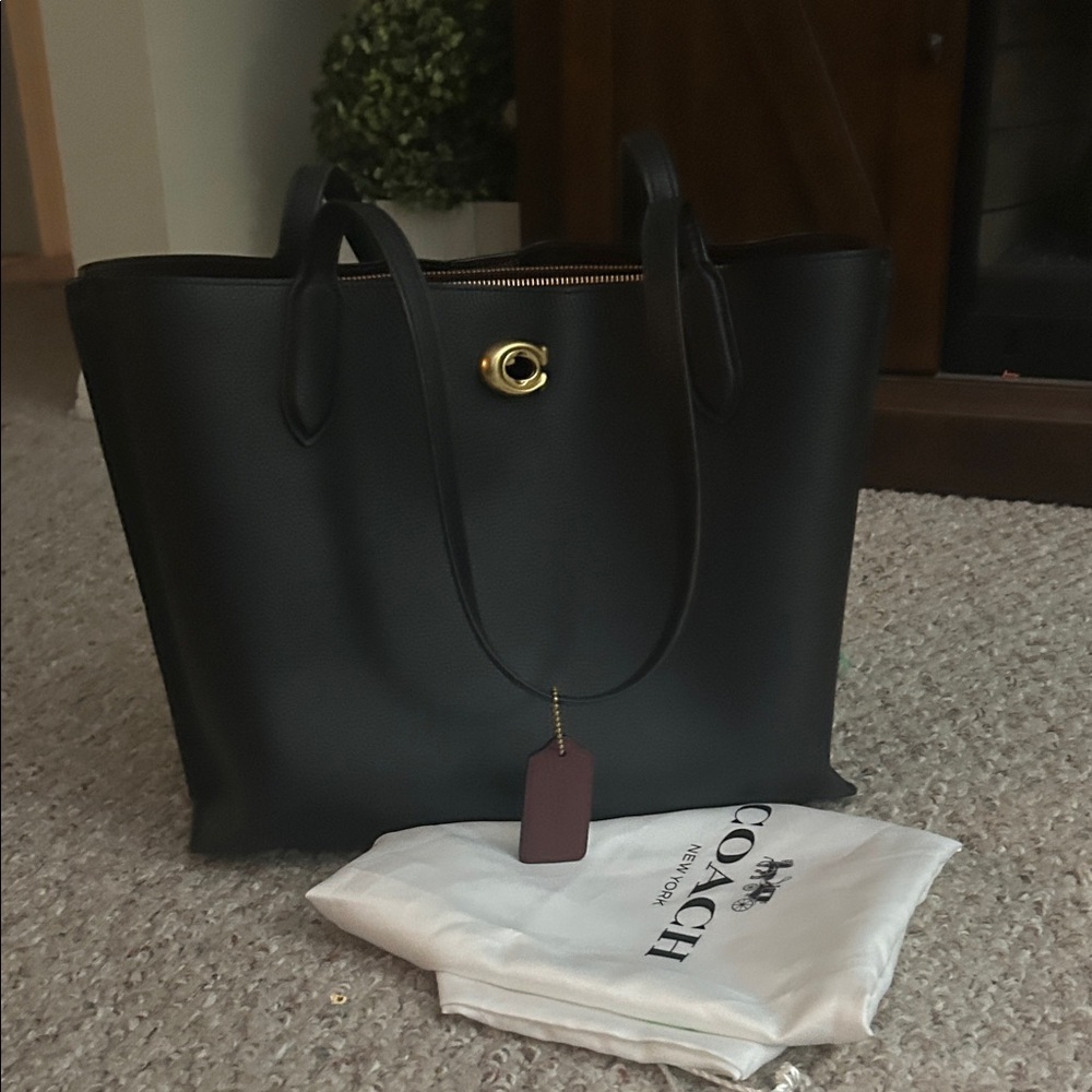 Coach Willow Leather Large Black Tote Bag- like new